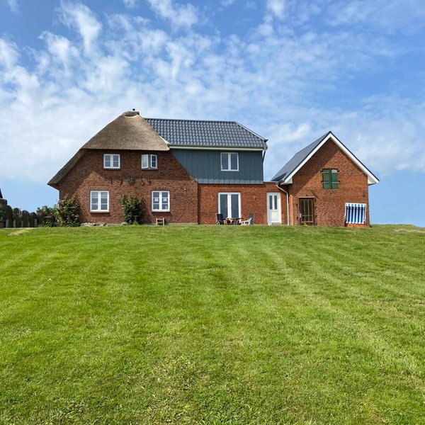 Blick auf Hus Gezeitenblick auf Westerwarft, Hallig Hoge