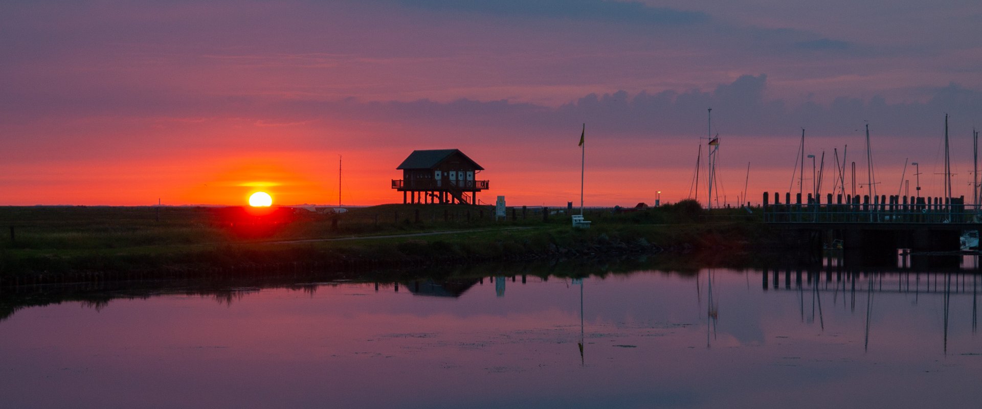 Seglerhafen mit Sonnenaufgang