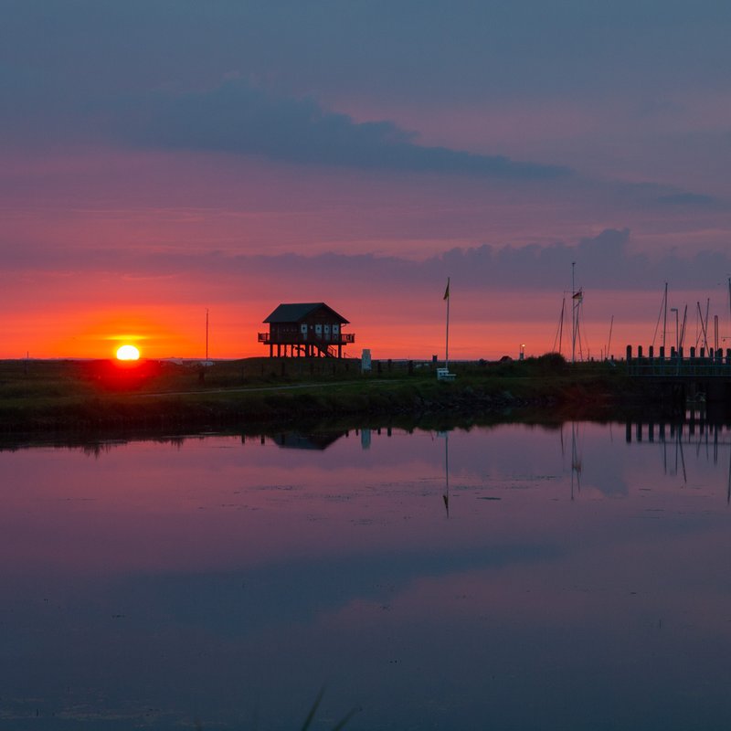 Seglerhafen mit Sonnenaufgang