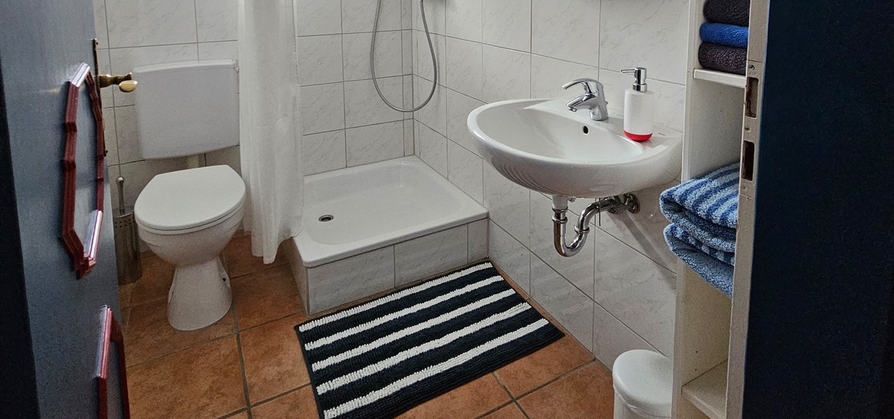 Badezimmer der Wohnung Tidenblick